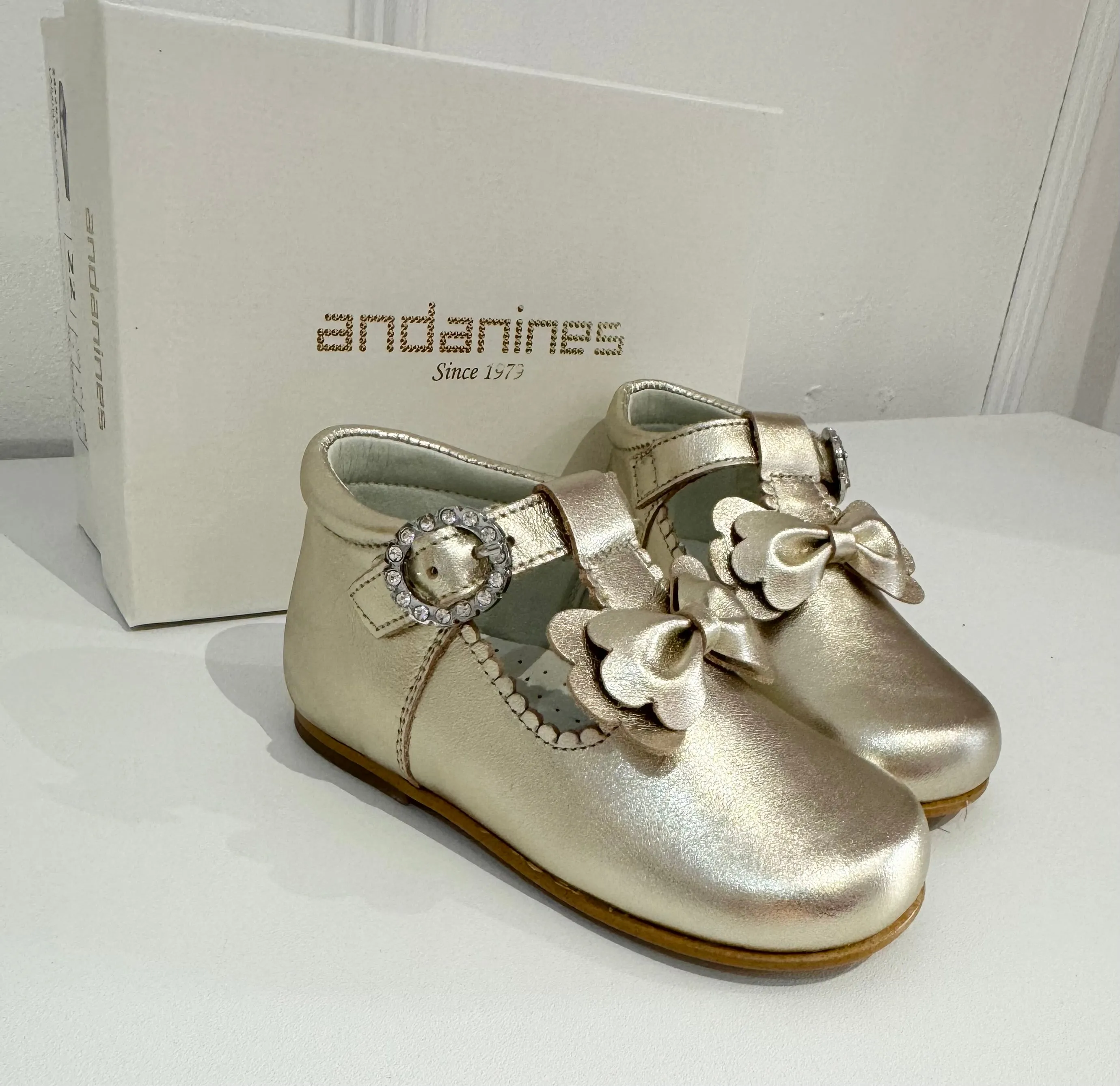 242263 Gold High Back by Andanines