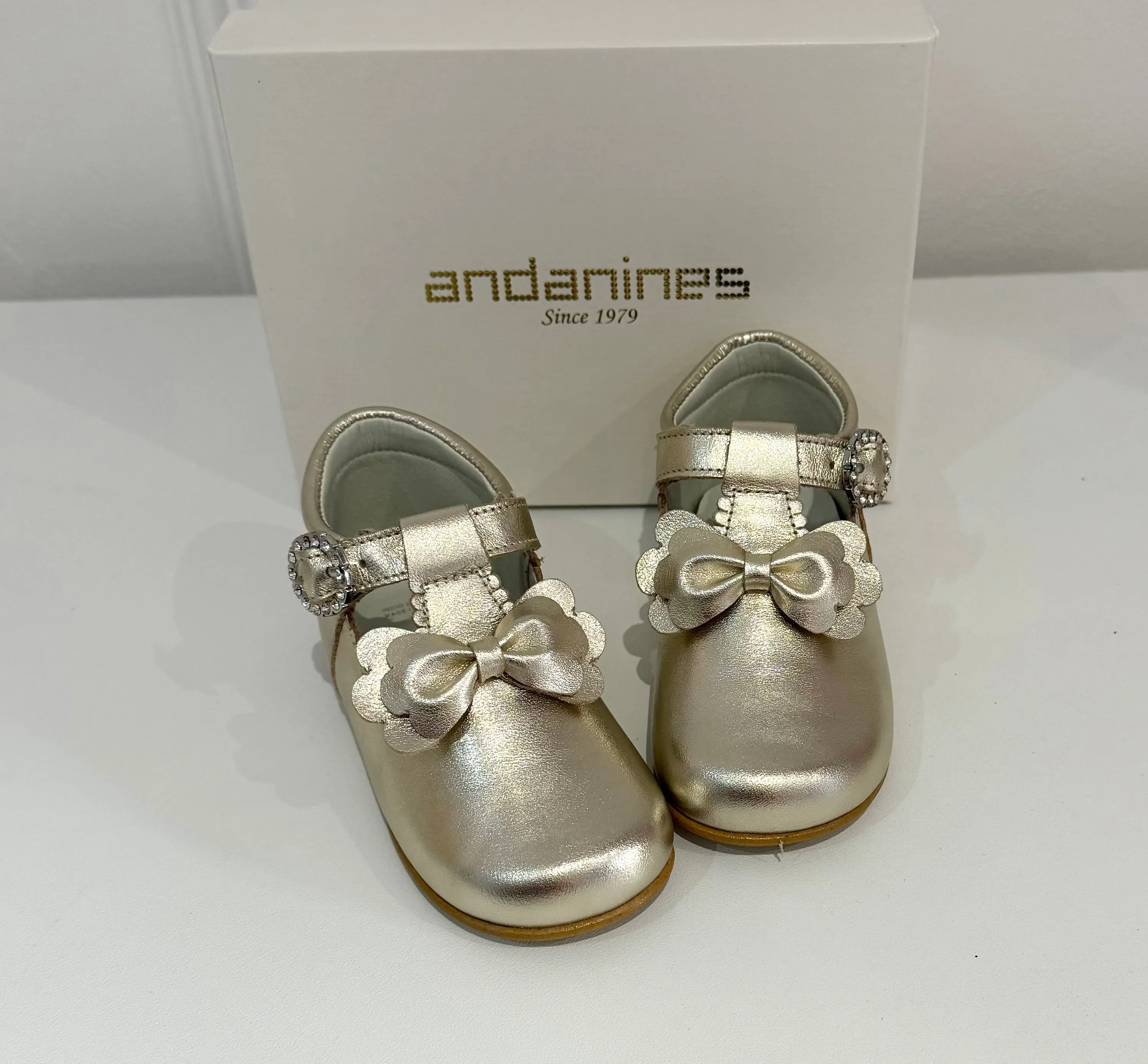 242263 Gold High Back by Andanines
