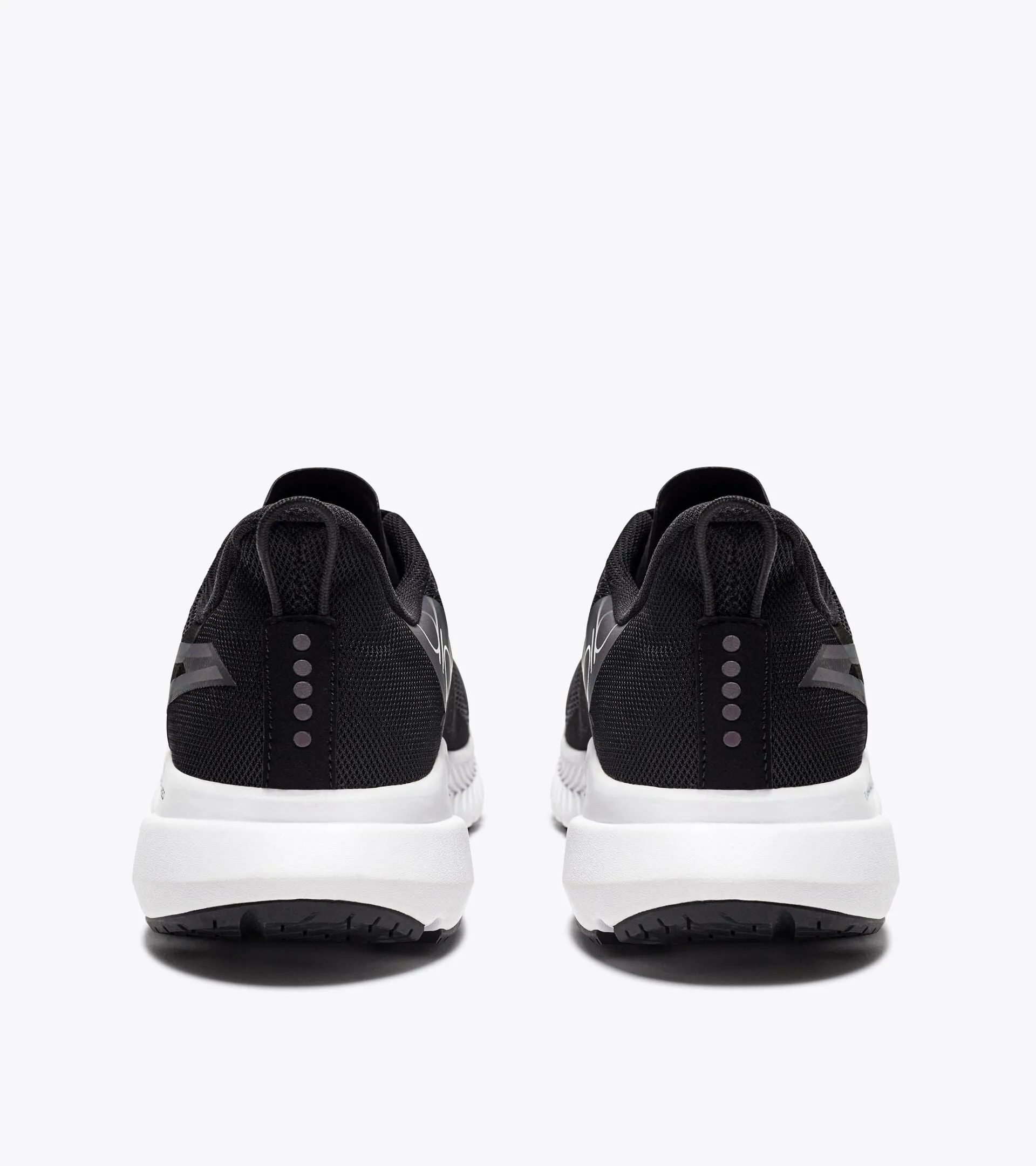 Diadora Men's Mythos Blushield Volo HIP 4- Black/White (101.180252 - C7406)