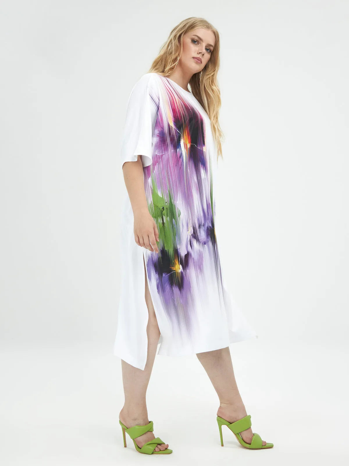 Mat Abstract Flower Dress in White