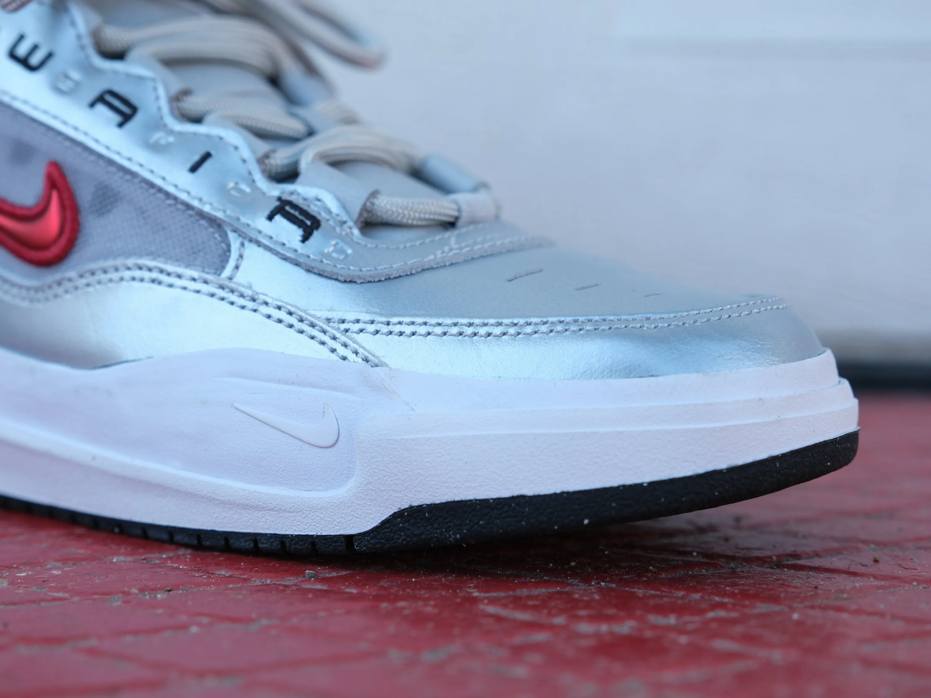 Nike Air Max Ishod PRM 'Silver Bullet'