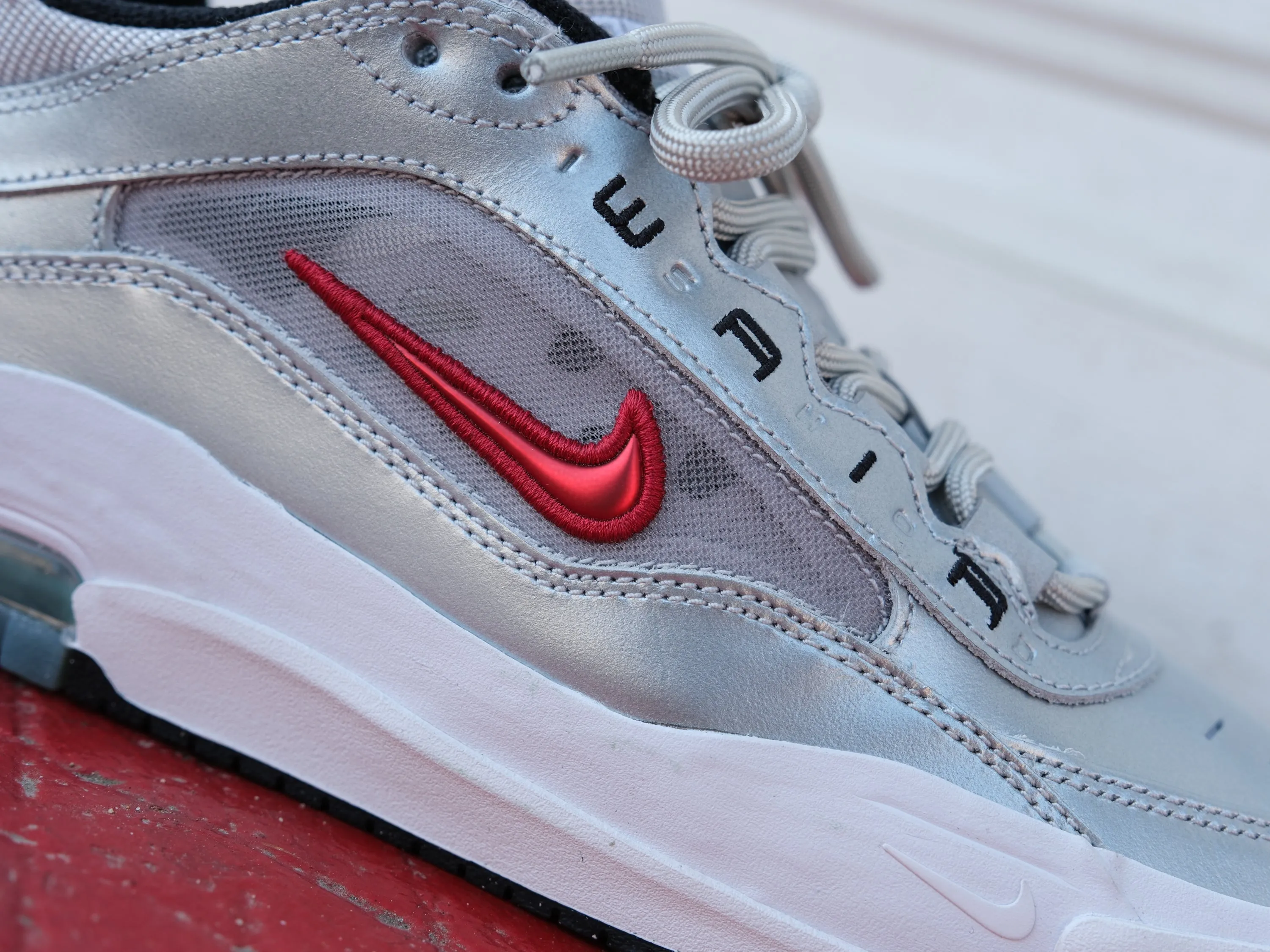 Nike Air Max Ishod PRM 'Silver Bullet'