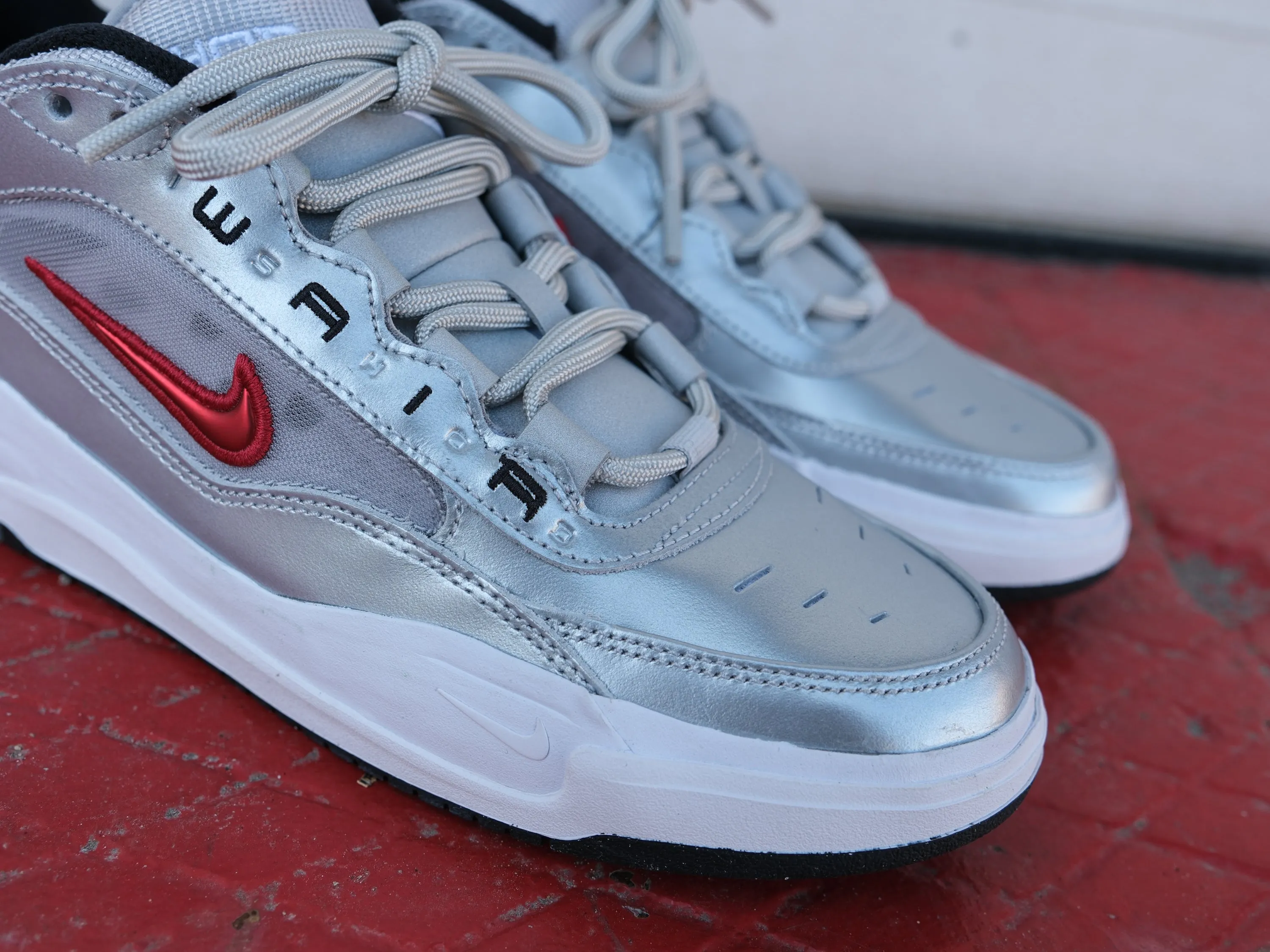 Nike Air Max Ishod PRM 'Silver Bullet'