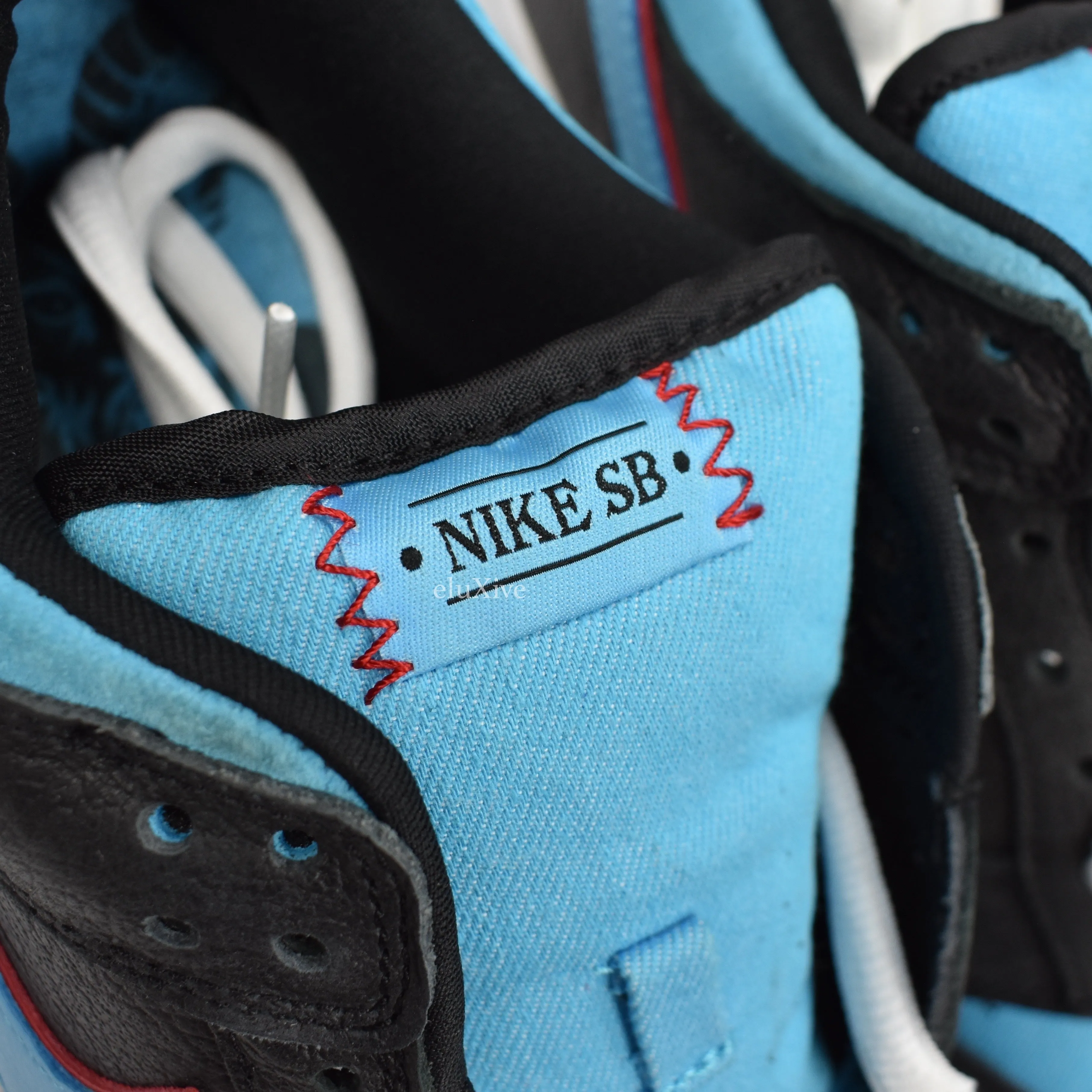 Nike - Dunk Low Premium SB 'Angels & Demons'