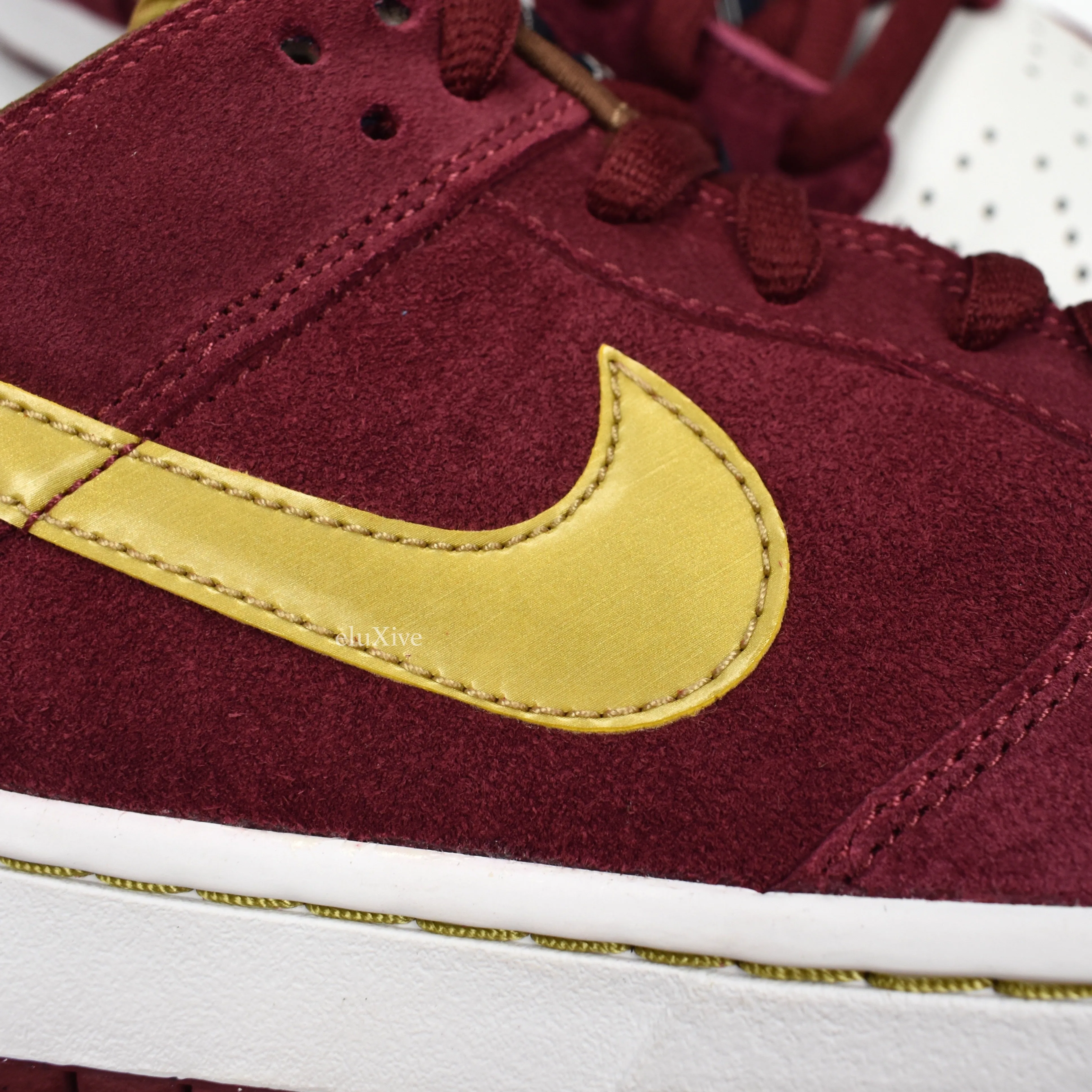 Nike - Dunk Low Pro SB 'Anchorman'