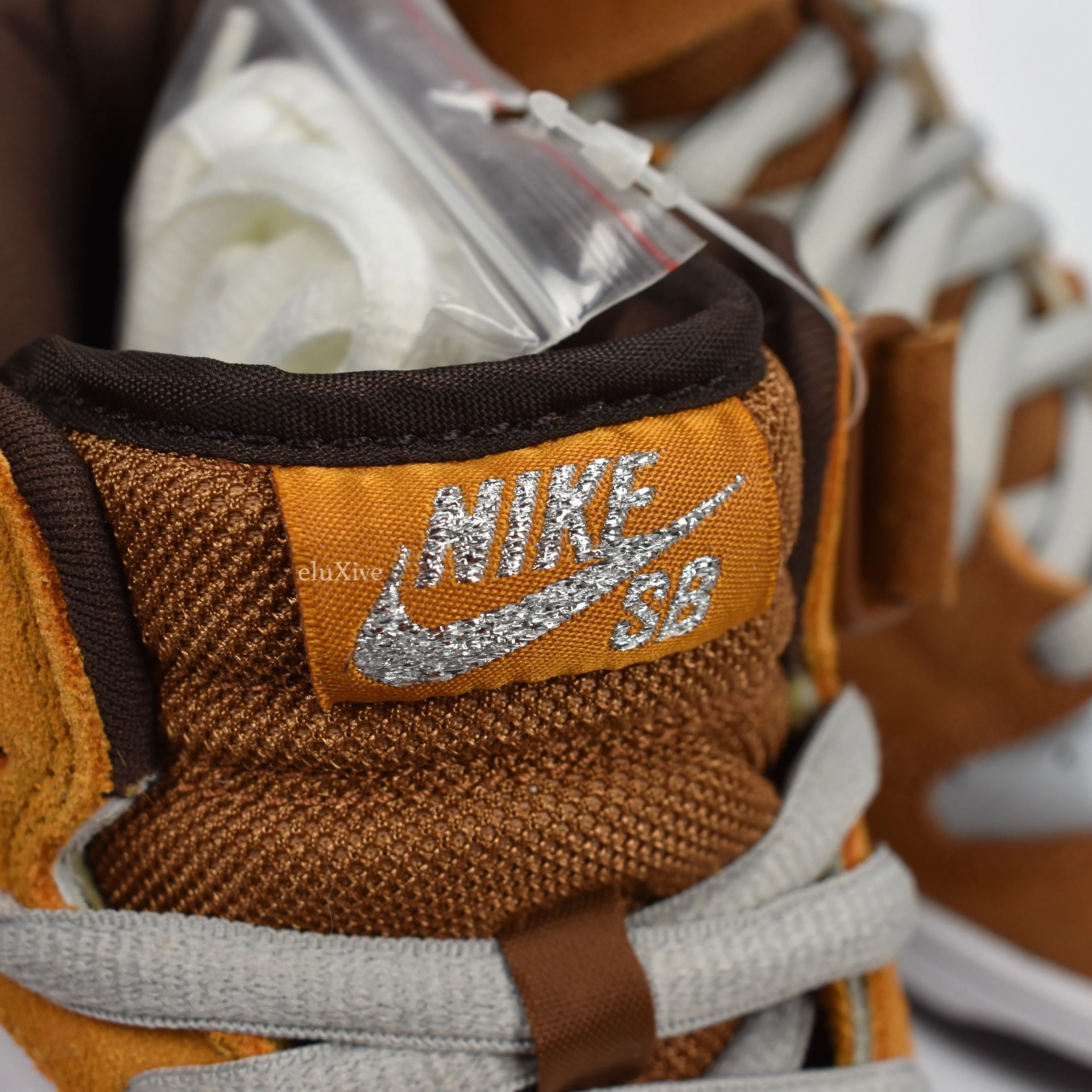 Nike - Dunk Mid Pro SB 'Fender Guitar'