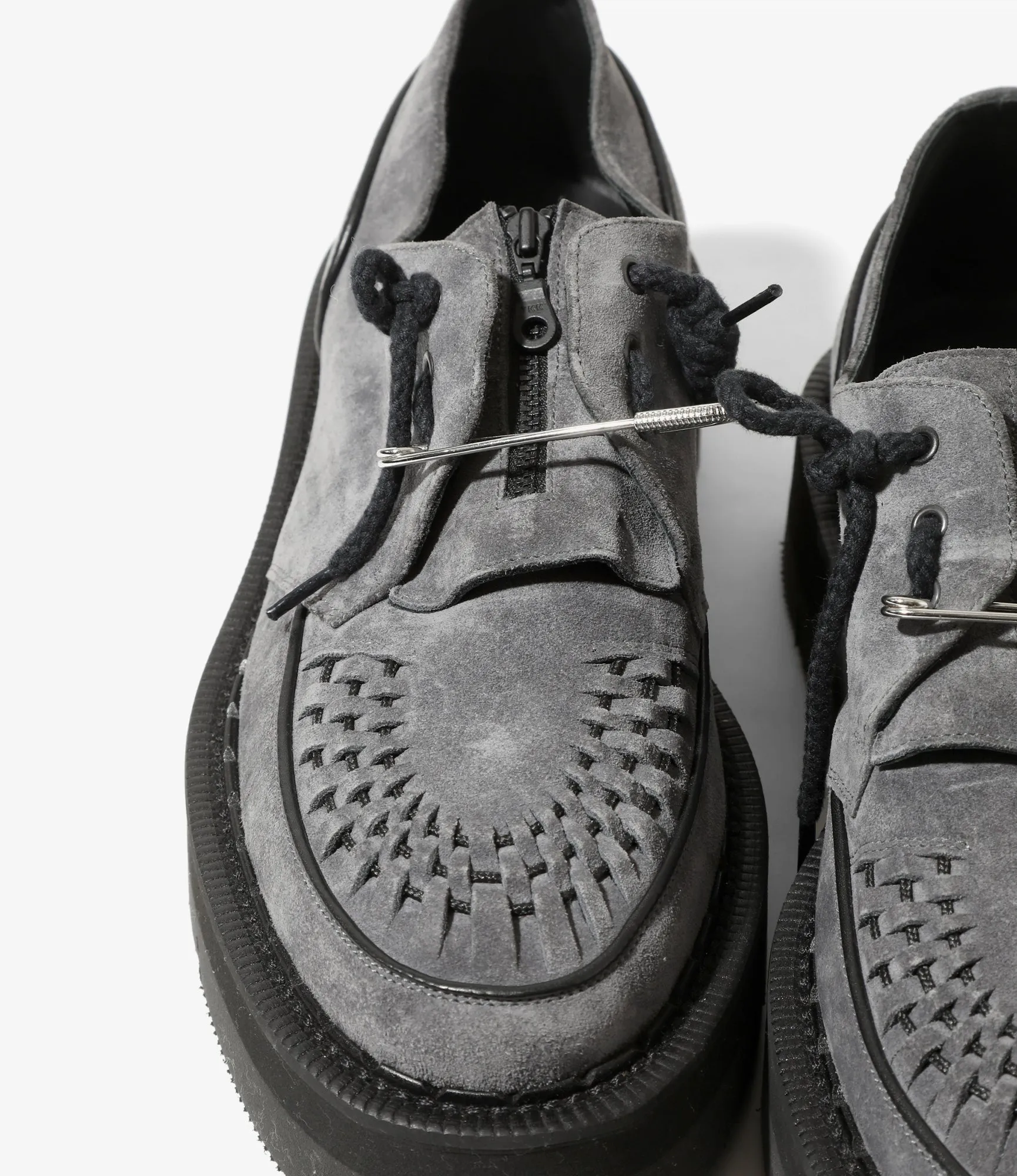 QR Gibson – Charcoal Suede